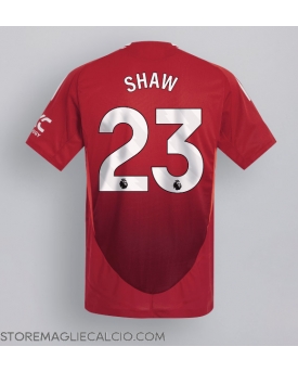 Manchester United Luke Shaw #23 Maglia Gara Casa Repliche 2024-25 Maniche Corte Manchester United Luke Shaw #23 Maglia Gara Casa Repliche 2024-25 Maniche Corte